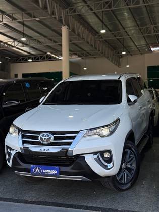 TOYOTA HILUX SW4 2.8 SRX 4X4 16V TURBO INTERCOOLER DIESEL 4P AUTOMÁTICO TOYOTA HILUX SW4 2.8 SRX 4X4 16V TURBO INTERCOOLER DIESEL 4P AUTOMÁTICO